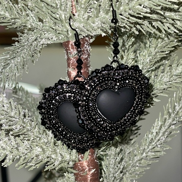 Jewelry - Black Heart Beaded Earrings